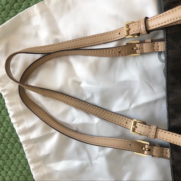Michael Kors Signature Tote in Brown w/ Duster - Picture 8 of 14